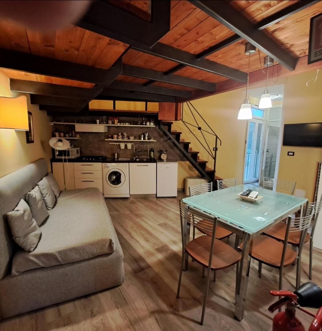 Apartment Guide Tour Neapel