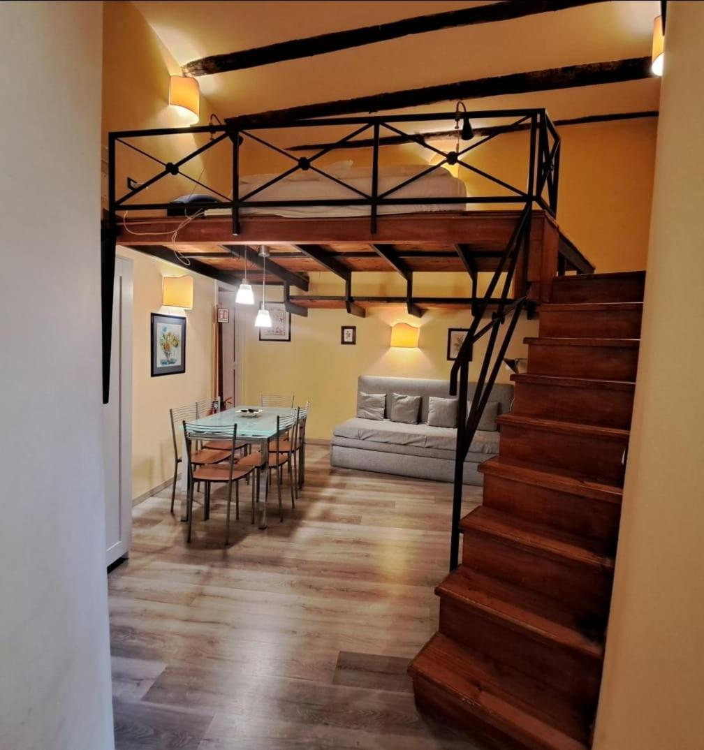 Apartment Guide Tour Neapel