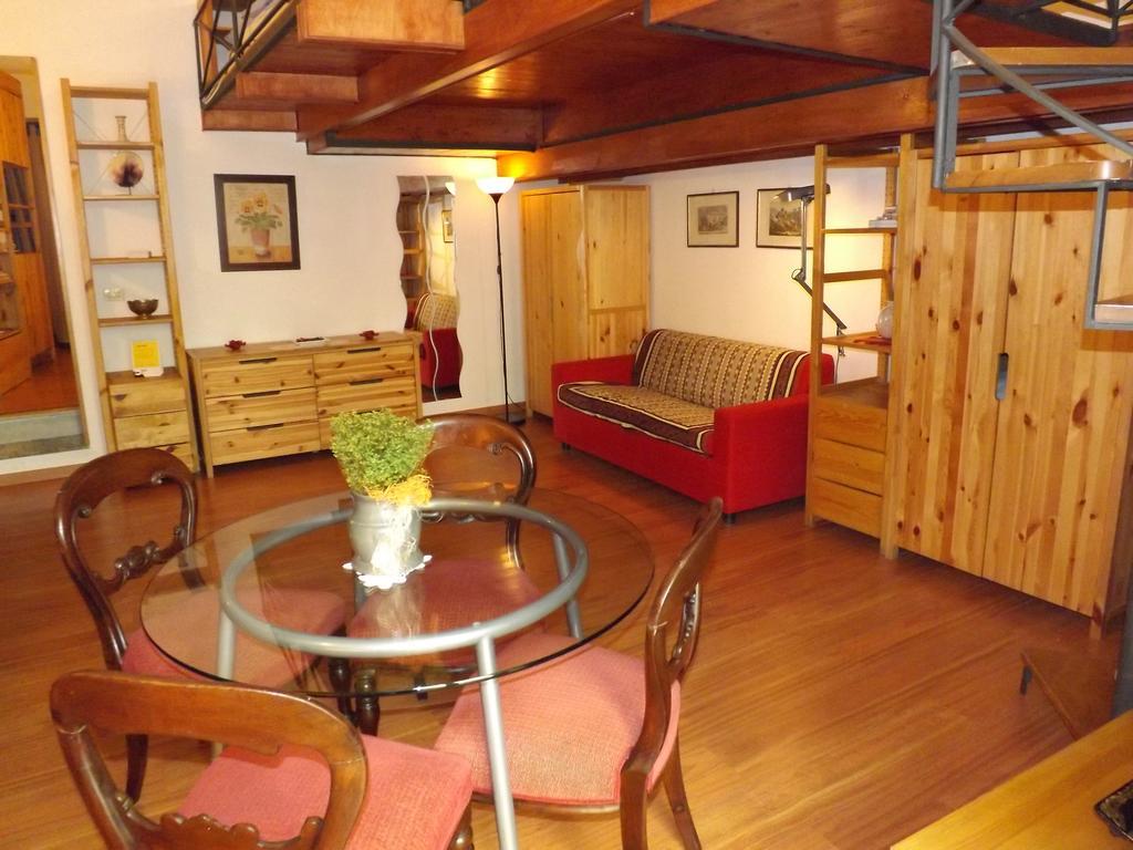 Apartment Guide Tour Neapel